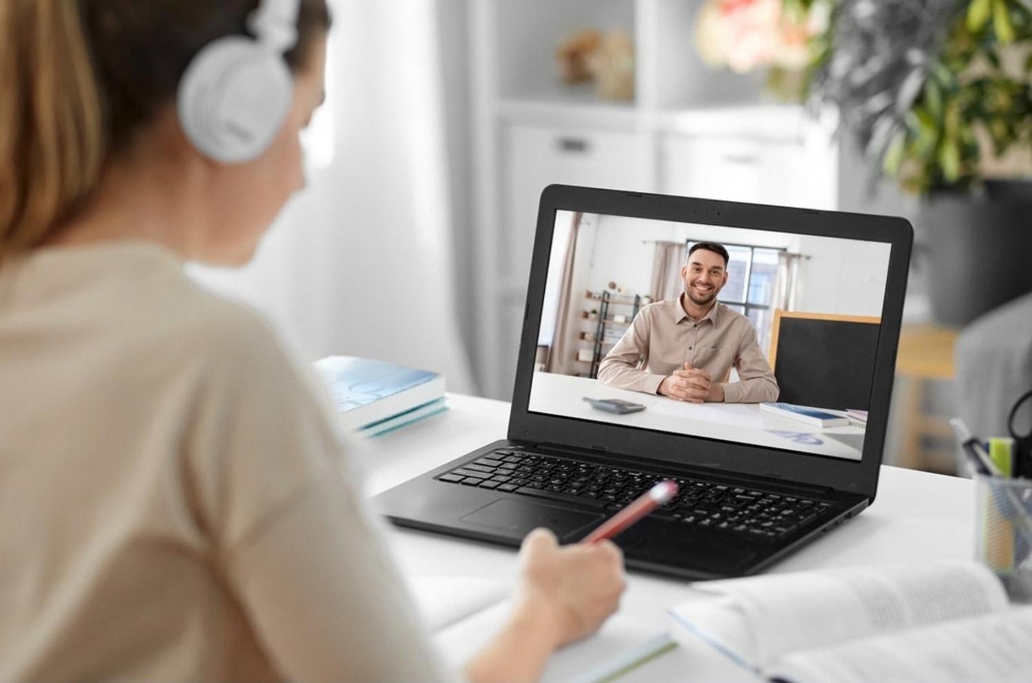 Online medical tutor teaching acid-base physiology in an animated learning session